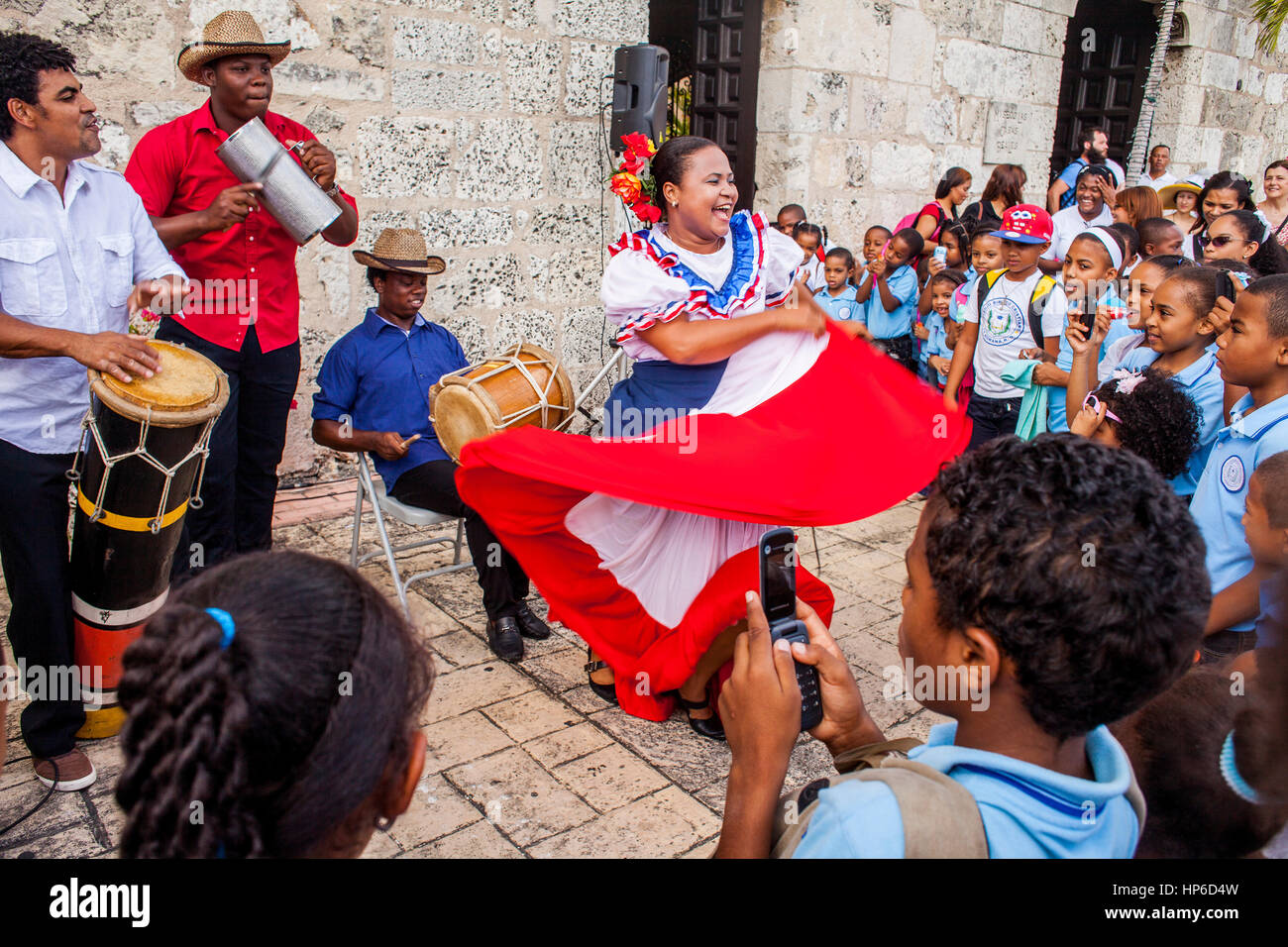 Grupo de música tradicional, el casco antiguo de la ciudad, Santo