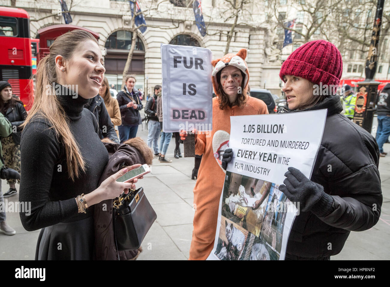 Londres, Reino Unido. 19 Feb, 2017. Anti-Fur protestas durante la Semana de la Moda de Londres: Guy Corbishley de crédito/Alamy Live News Foto de stock