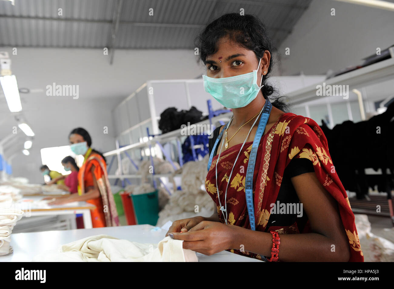 La India Tirupur , unidades textiles de comercio justo , Assisi prendas produce orgánicos y de Comercio Justo Fairtrade para la exportación de prendas de vestir ropa - prendas de vestir ropa Foto de stock