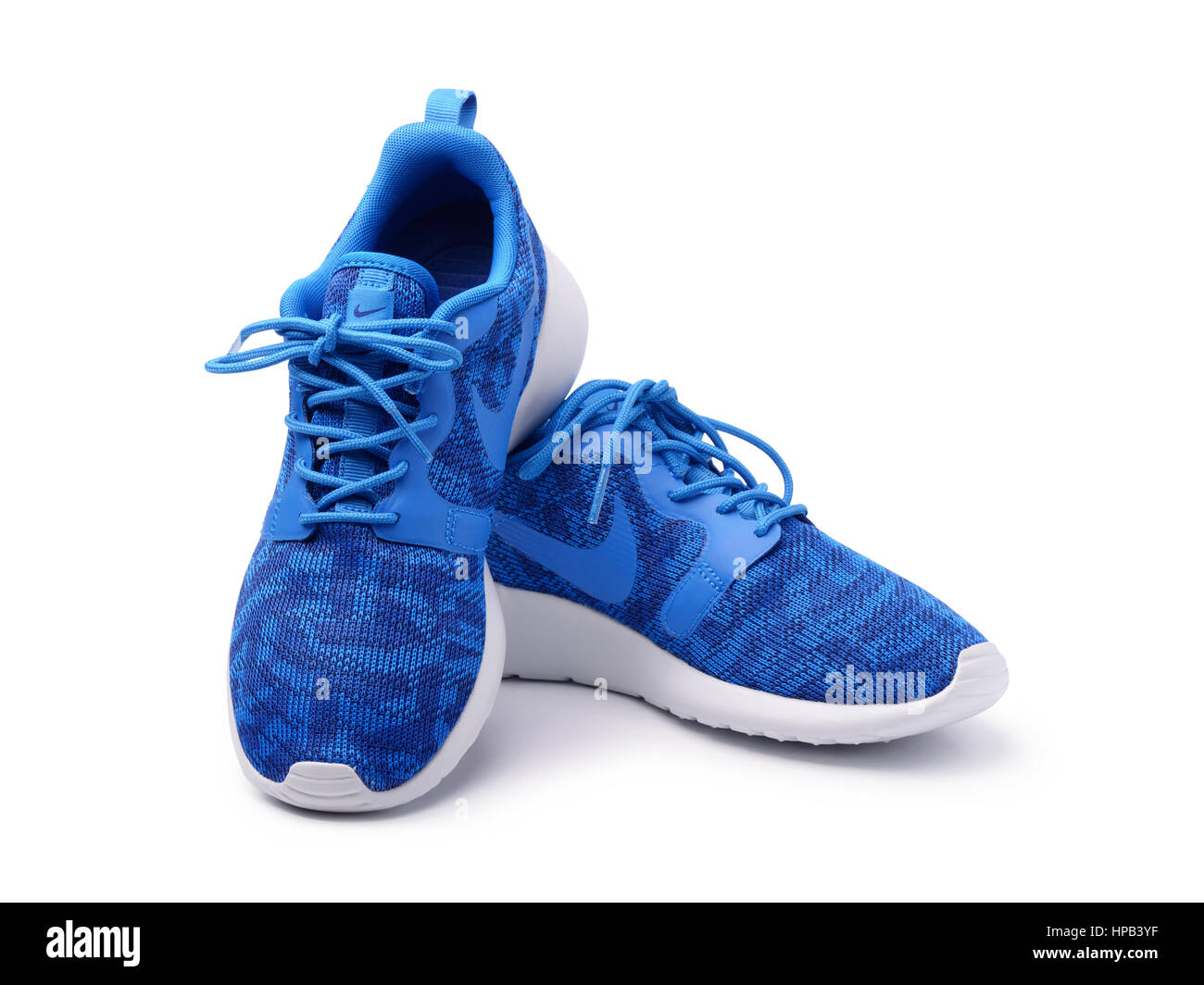 SAMARA, Rusia Junio 8, 2015: mujer Nike zapatillas para correr, entrenamiento, en gris y azul, mostrando el logo de Nike, a título ilustrativo, la editorial Fotografía de stock - Alamy