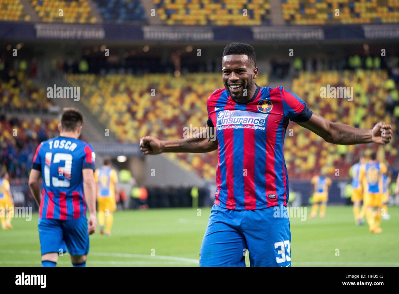 Abril 2, 2015: Fernando Varela #33 de FCSB en acción durante la Timisoreana Rumania Cup juego de fútbol entre el FC Steaua Bucarest ROU y FC Petrolul Ploiesti ROU en ámbito nacional, Rumania ROU. Foto: Cronos/Catalin Soare Foto de stock