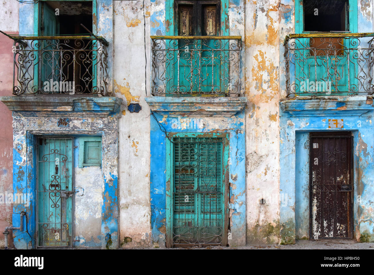 Fachada antigua La Habana Vieja Foto de stock