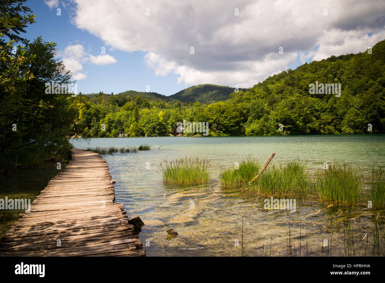 Fotografía paisajística del parque nacional de Plitvice en Croacia Foto de stock