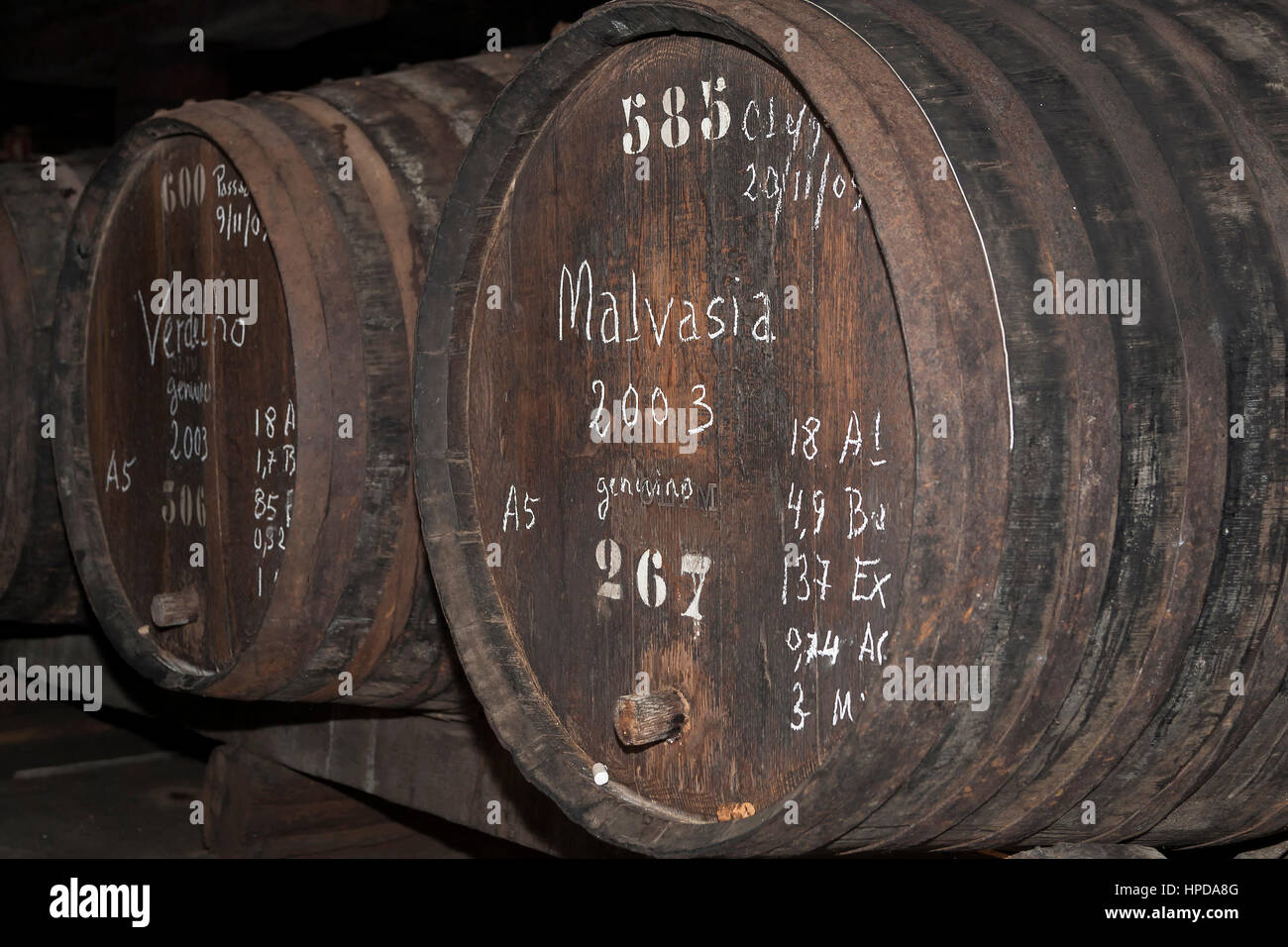 Madeira wine barrels fotografías e imágenes de alta resolución - Alamy