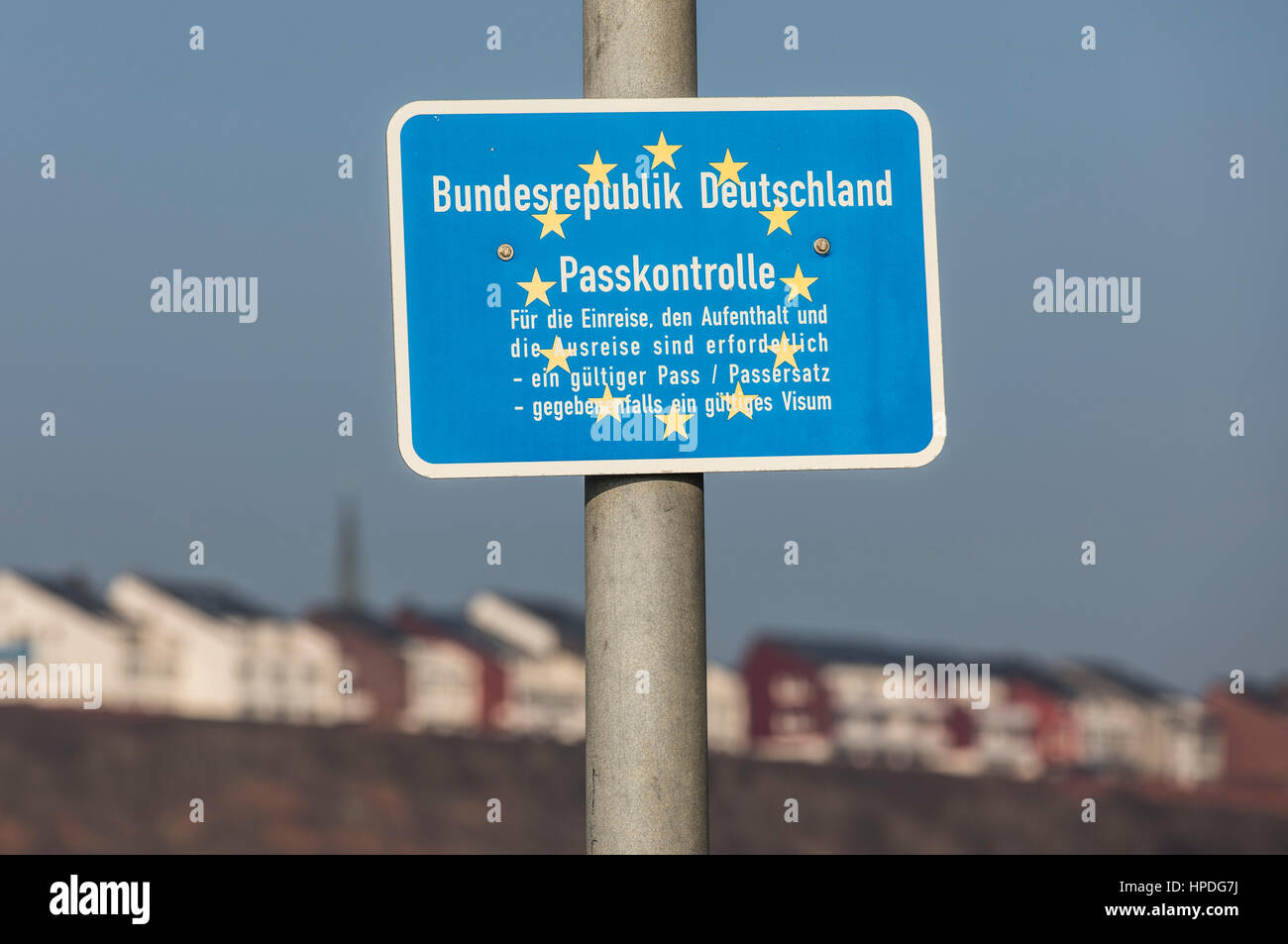 La isla de Helgoland, en el Mar del Norte Alemán, el control de fronteras, signo en el puerto, Foto de stock