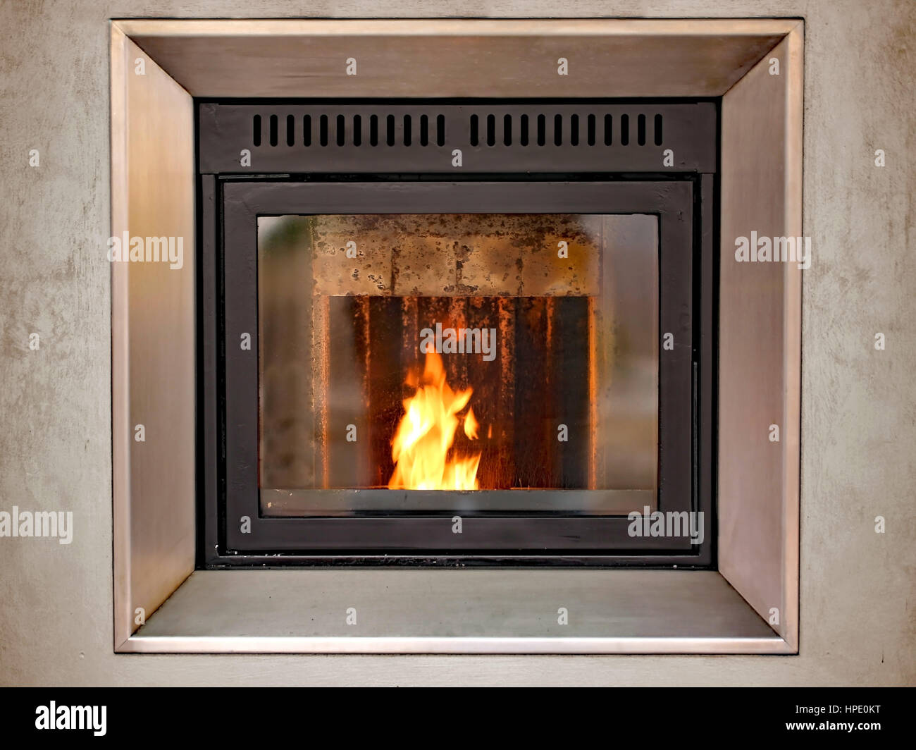 Interior De Una Chimenea Con Estufa De Leña Vintage Foto de archivo -  Imagen de raspador, cosas: 228987740