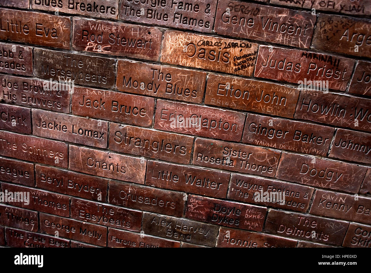 Un detalle de la pared de la Fama en Mathew Street. Liverpool. Inglaterra. UK Foto de stock