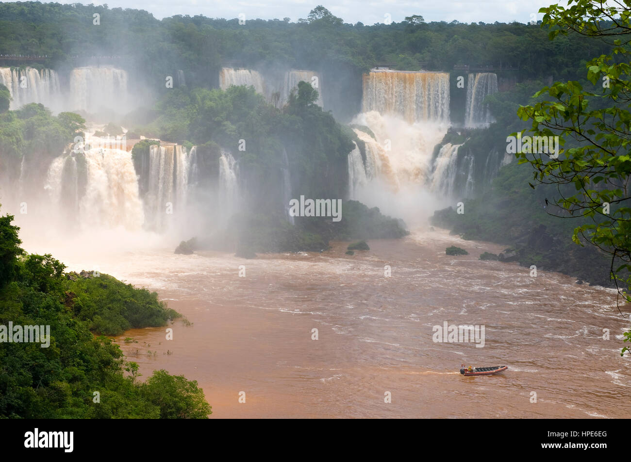 Cataratas de Iguazú en el estado de Paraná, en la frontera con Argentina y Paraguay Foto de stock