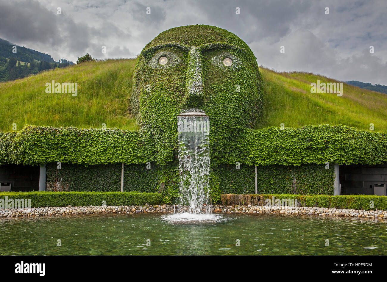 El gigante, entrada a las salas de maravilla, Swarovski Kristallwelten,  Crystal World Museum, en Innsbruck, Austria Fotografía de stock - Alamy