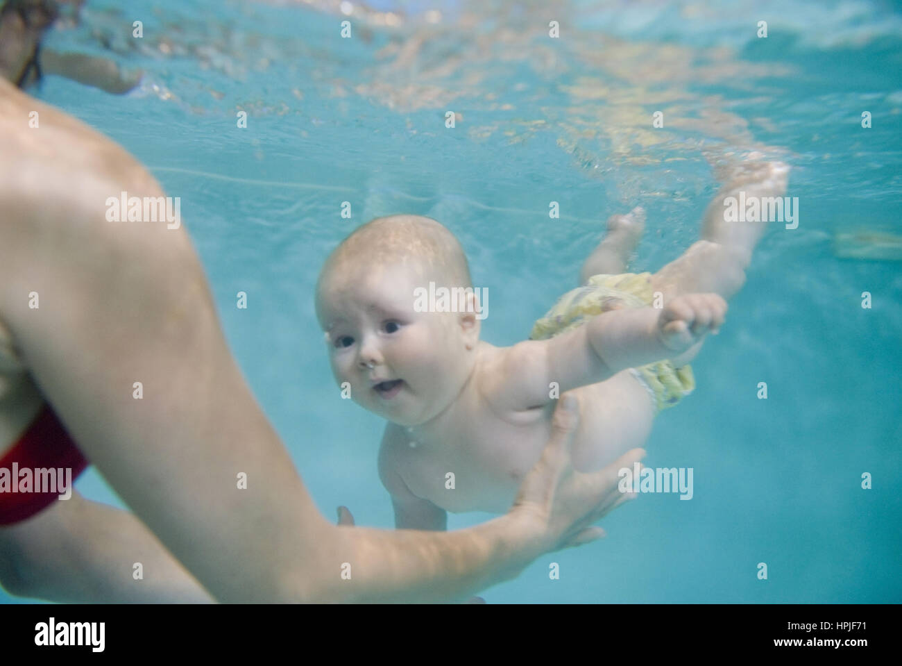 Modelo lanzado , Babyschwimmen - Natación para bebés Foto de stock
