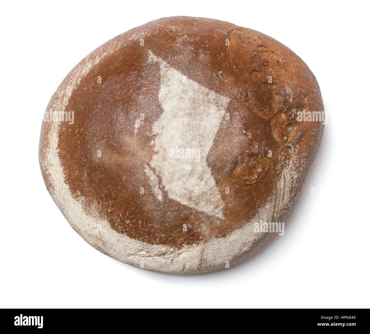 Una hogaza de pan recién horneado cubierto con harina de centeno en la forma de la Columbia Británica.(series) Foto de stock