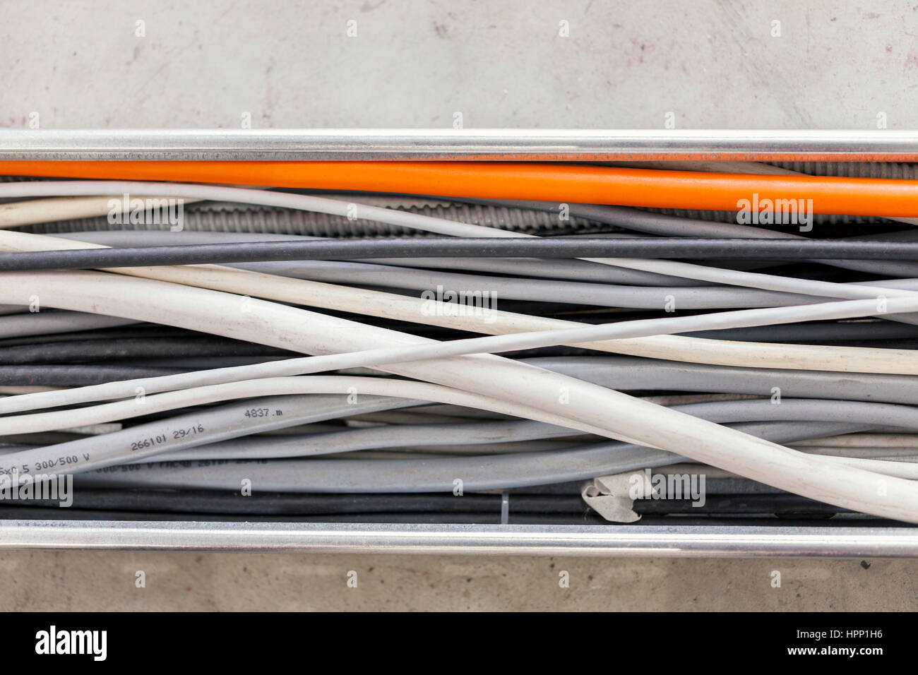 Cables electricos de electricidad fotografías e imágenes de alta