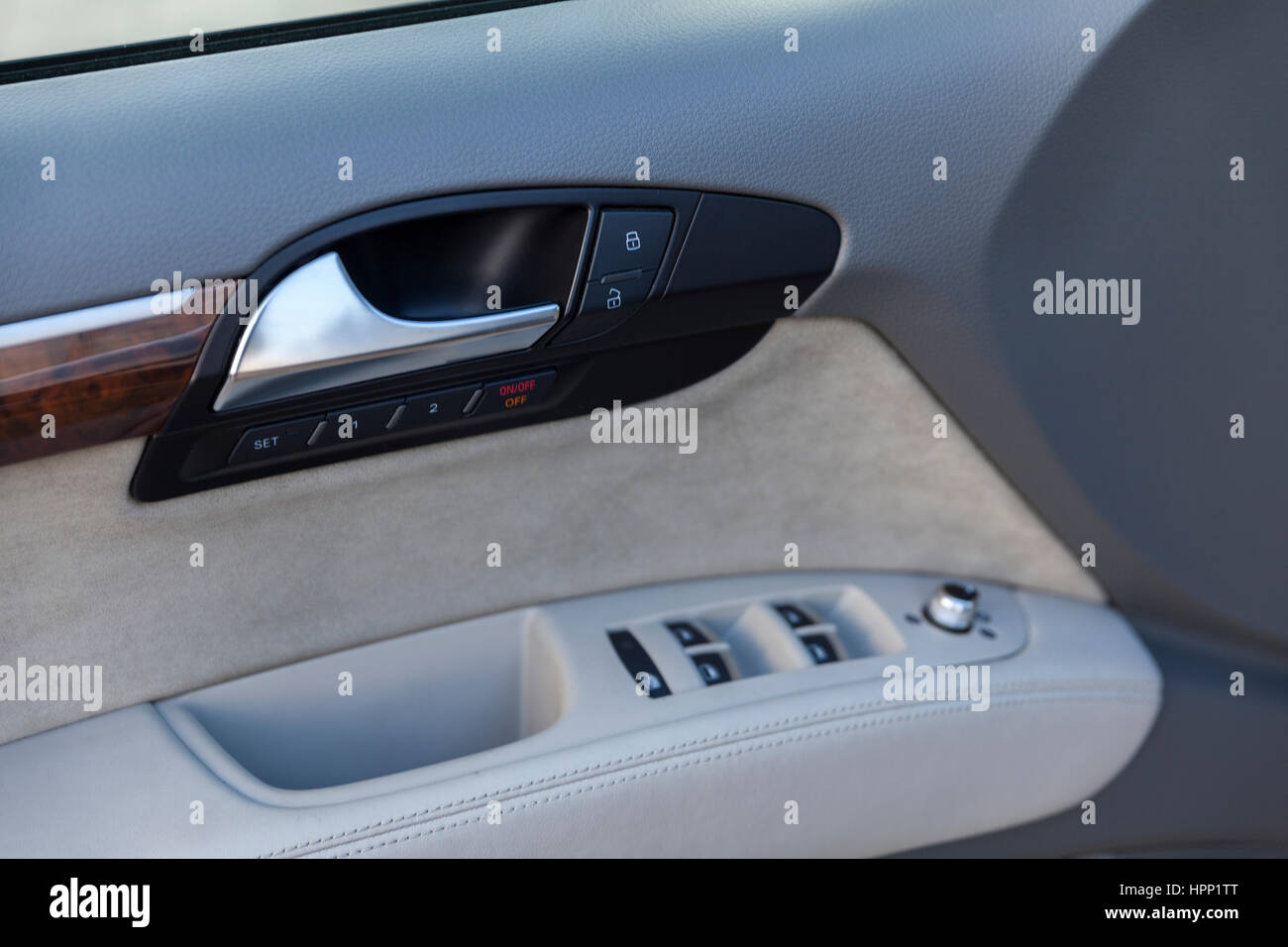 Puerta de carro adentro fotografías e imágenes de alta resolución - Alamy