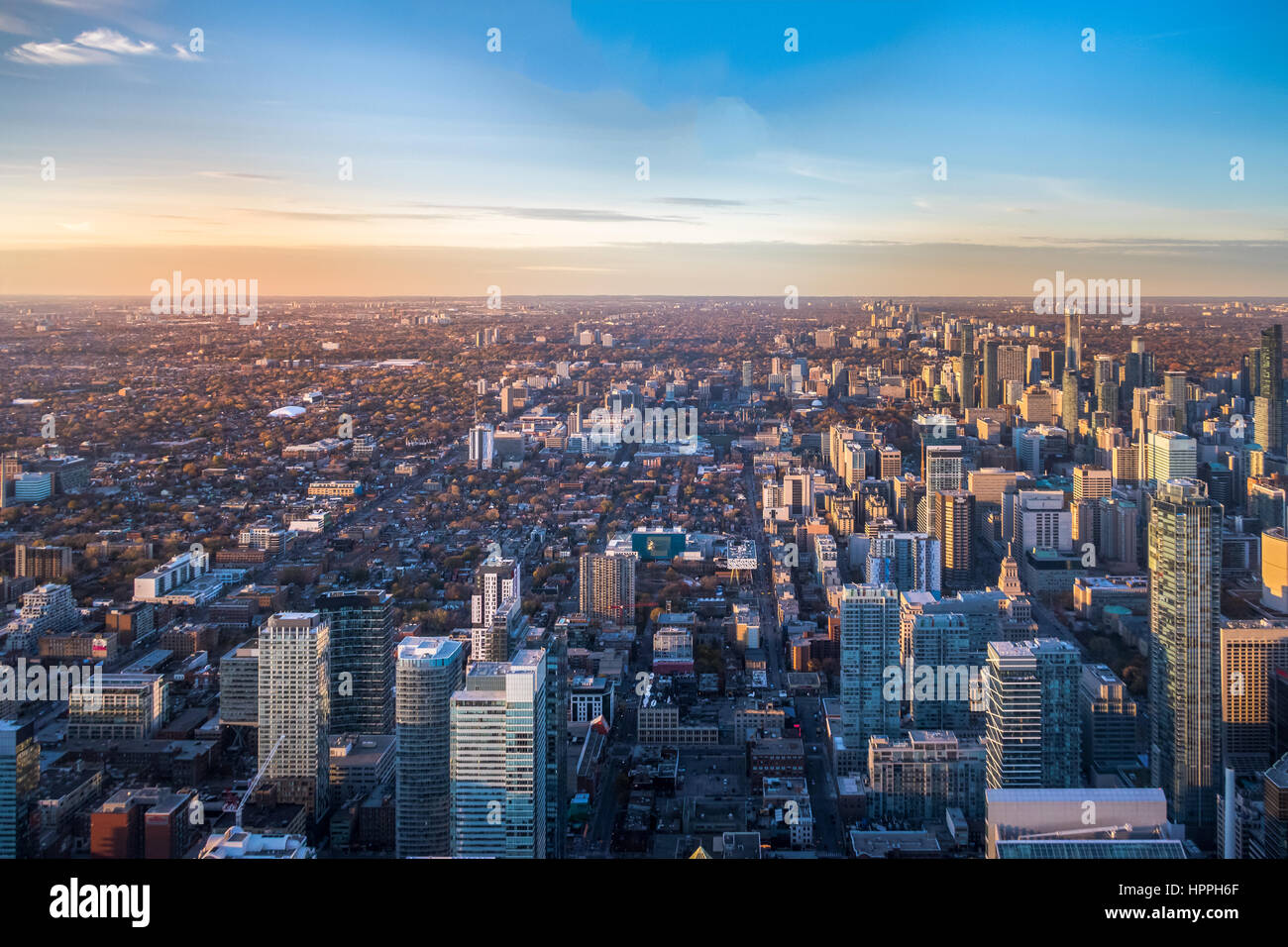 Vista desde arriba de la ciudad de Toronto - Toronto, Ontario, Canadá Foto de stock