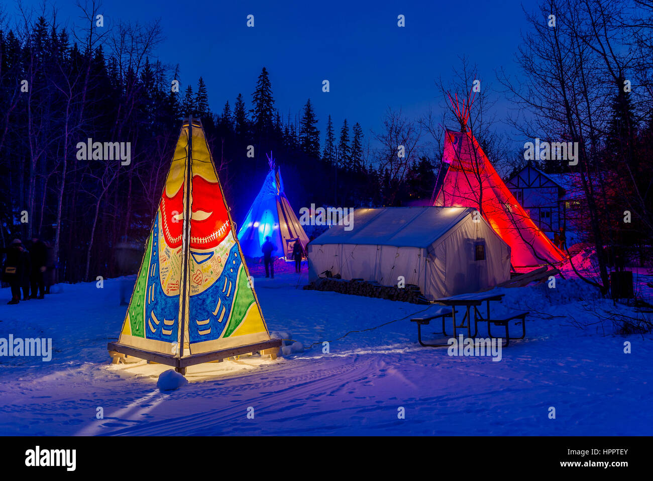 Tipis Iluminada Primera Nación Flying Camp Volant Festival - 