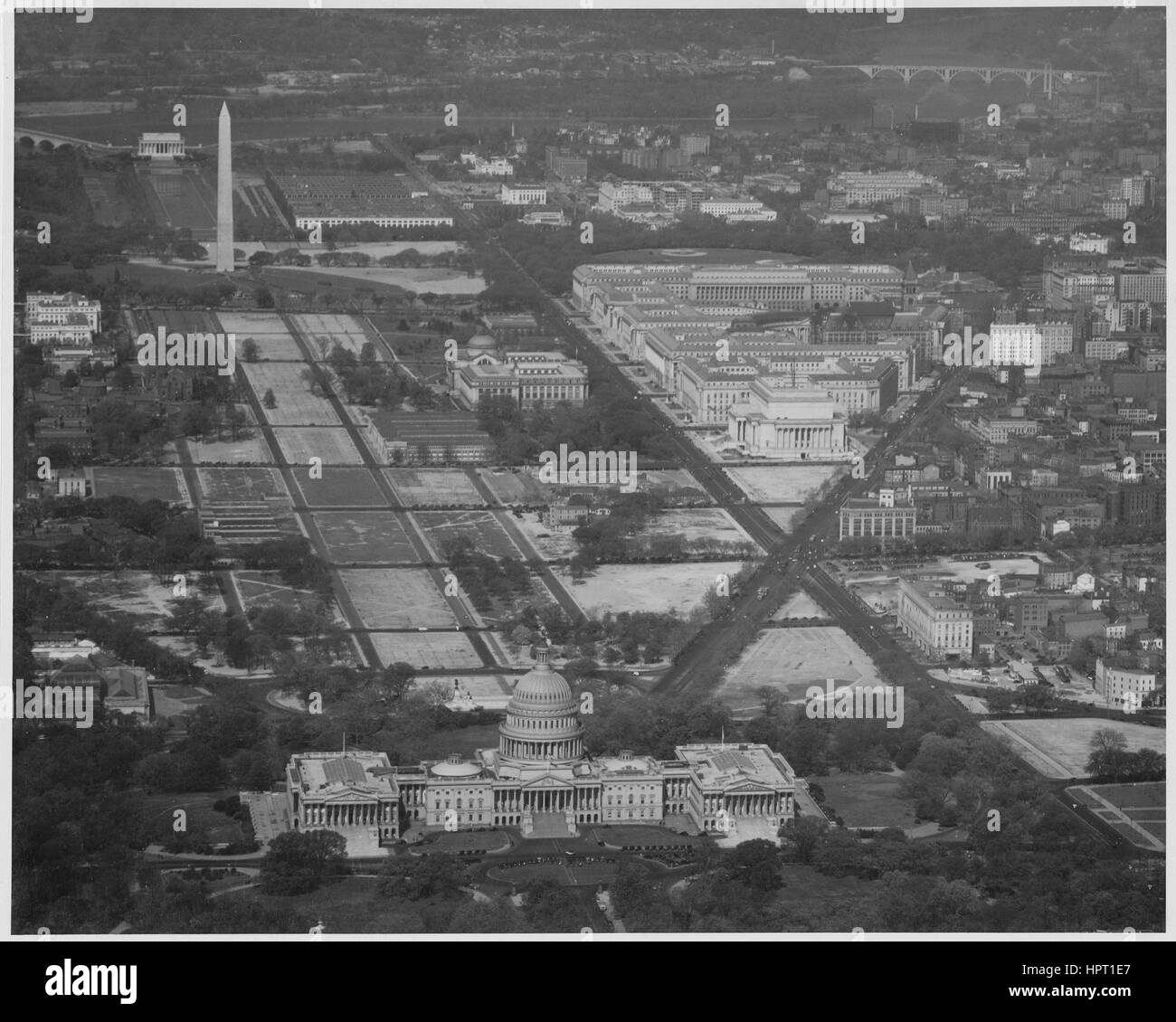 Vista aérea del Capitolio y el Triángulo Federal, Washington DC, 1936. Foto de stock