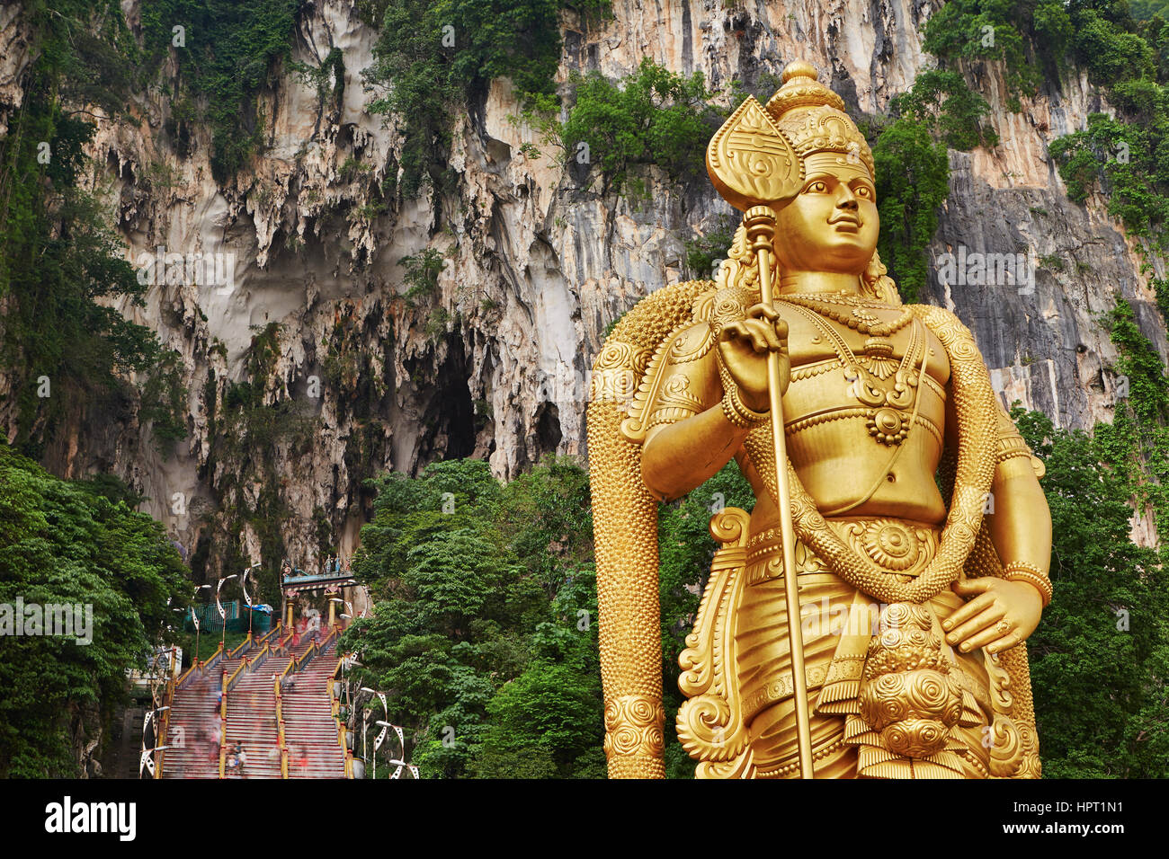 Estatua del dios hindú Muragan, las Cuevas Batu templo complejo en