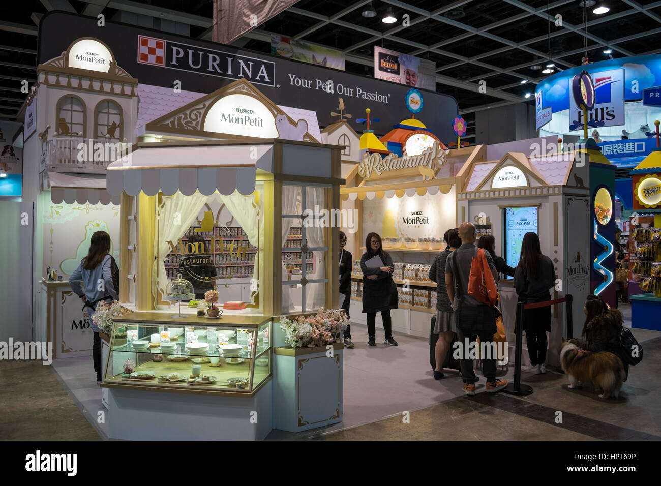 Pet food exhibition booth fotografías e imágenes de alta resolución Alamy