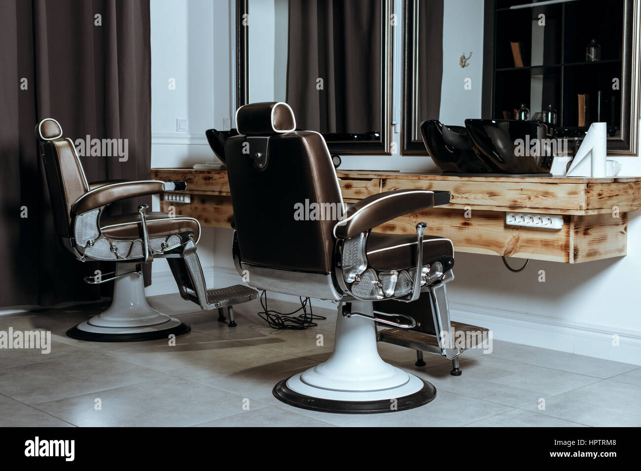 Sillas de peluquero vintage fotografías e imágenes de alta resolución -  Alamy