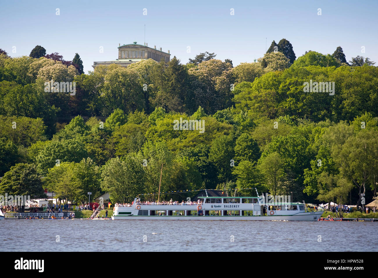 En Europa, Alemania, área de Ruhr, Essen, excursión en barco en el lago Baldeney, Villa Huegel. Foto de stock