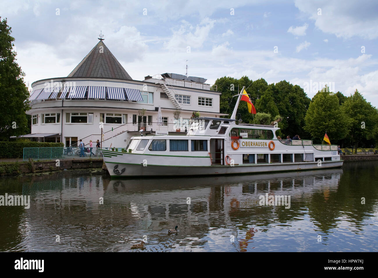 En Europa, Alemania Muelheim en el río Ruhr, excursión en barco por el río Ruhr en el Wasserbahnhof. Foto de stock