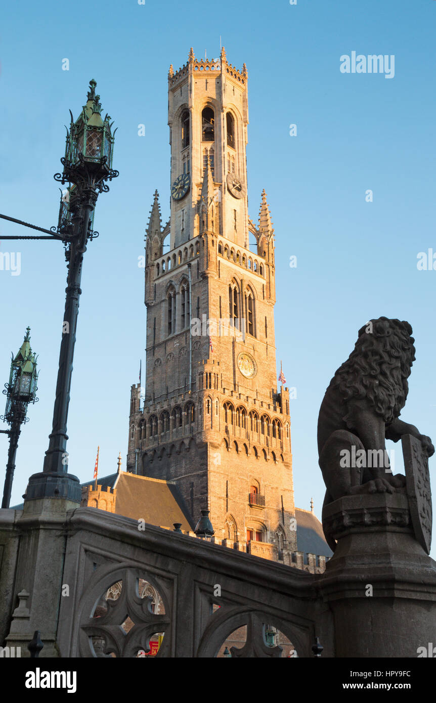 Brujas - La torre de Belfort van Brugge. Foto de stock