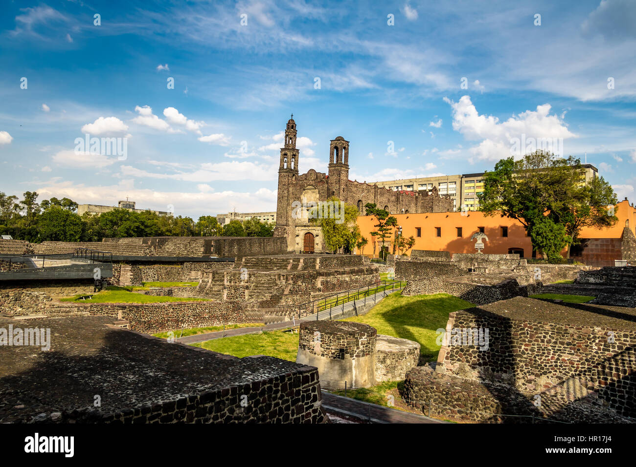 Plaza de las Tres Culturas (tres cuadrados de cultura) en Tlatelolco,  Ciudad de México, México Fotografía de stock - Alamy