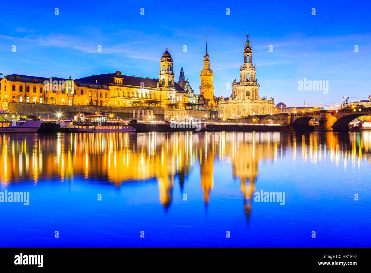 Dresden, Alemania. Catedral de la Santa Trinidad o Hofkirche, Bruehl's Terrace. Foto de stock