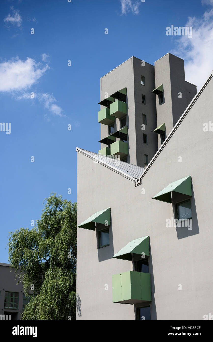 Berlín. Alemania. Torre en Charlottenstraße Kreuzberg, diseñado por el arquitecto John Hejduk (1929-2000), construido 1988. Foto de stock