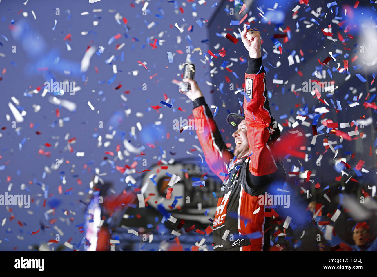 Daytona Beach, Florida, Estados Unidos. 26 Feb, 2017. Febrero 26, 2017 - Daytona Beach, Florida, EE.UU.: Kurt Busch (41) gana el Daytona 500 en Daytona International Speedway en Daytona Beach, Florida. Crédito: Justin R. Noe Inc Asp/Asp/Zuma alambre/Alamy Live News Foto de stock