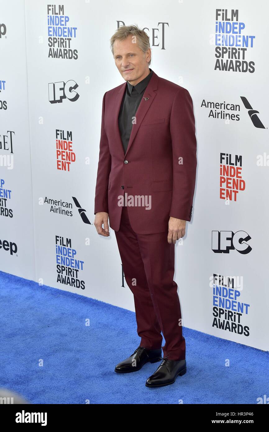 Viggo Mortensen asiste a la 32ª película Independent Spirit Awards 2017 en el Santa Monica Pier el 25 de febrero de 2017 en Santa Mónica, California. | Verwendung weltweit Foto de stock