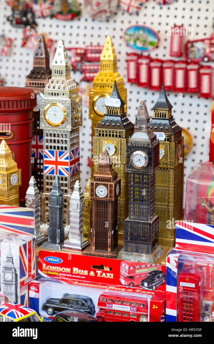 Big Ben modelos y otros recuerdos y regalos en Londres England Reino Unido  para la venta, Londres, Reino Unido Fotografía de stock - Alamy