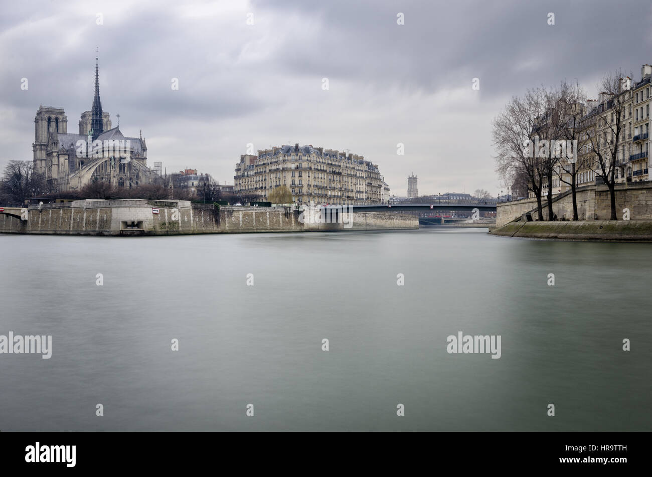 Vista escénica en Notre-Dame de París y la Ile de la CITE Foto de stock