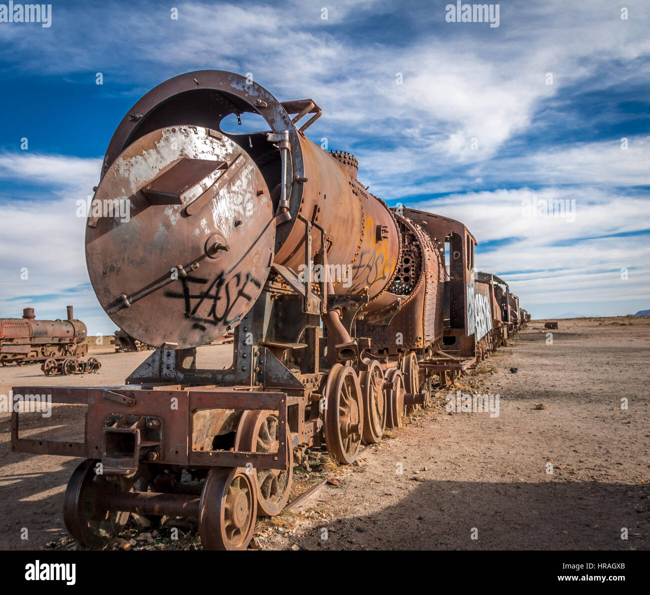 Antiguo tren oxidado abandonados en el cementerio de trenes, Bolivia Foto de stock