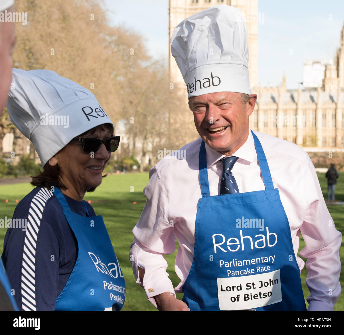 Londres, Reino Unido. 28 Feb, 2017. Señor San Juan de Bletso al inicio de la carrera parlamentaria Rehab Pancake Crédito: Ian Davidson/Alamy Live News Foto de stock