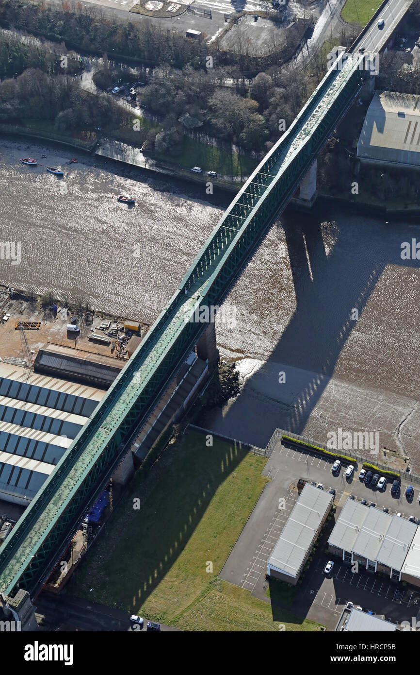 Vista aérea de la reina Alexandra Puente sobre el río desgaste en Sunderland, Reino Unido Foto de stock
