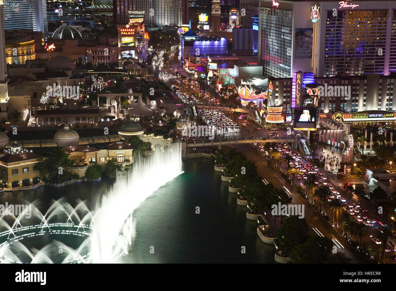Las Vegas, Nevada, EE.UU. - Octubre 6, 2011: cerca de las fuentes del Bellagio y el del Caesars Palace en Las Vegas strip. Foto de stock