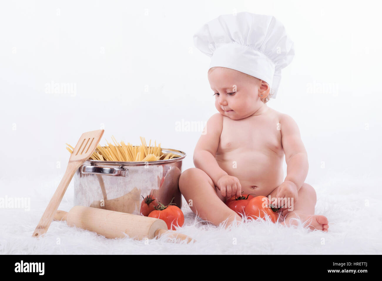 Bebé en el traje de cocinero Foto de stock 501192943