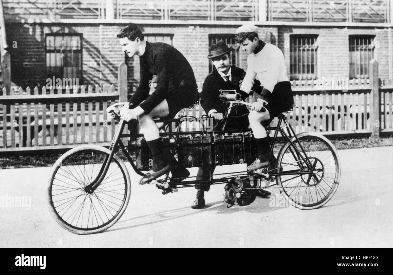 1897 Electric racing tandem Foto de stock