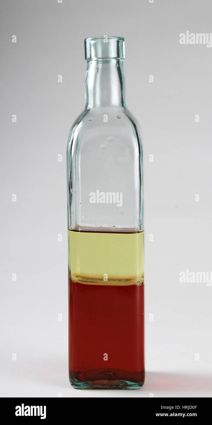 con tiempo falso Menagerry Aceite y vinagre Fotografía de stock - Alamy