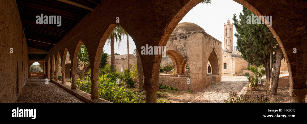 Monasterio de Agia Napa en Chipre. Panorama Foto de stock