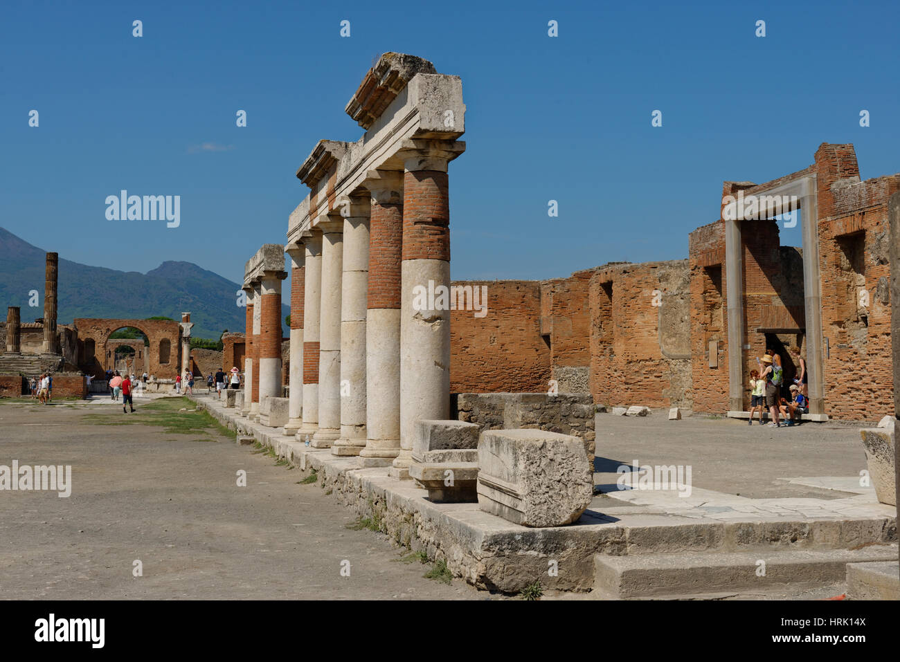 Foro, antigua ciudad, Pompeya, Campania, Italia Foto de stock