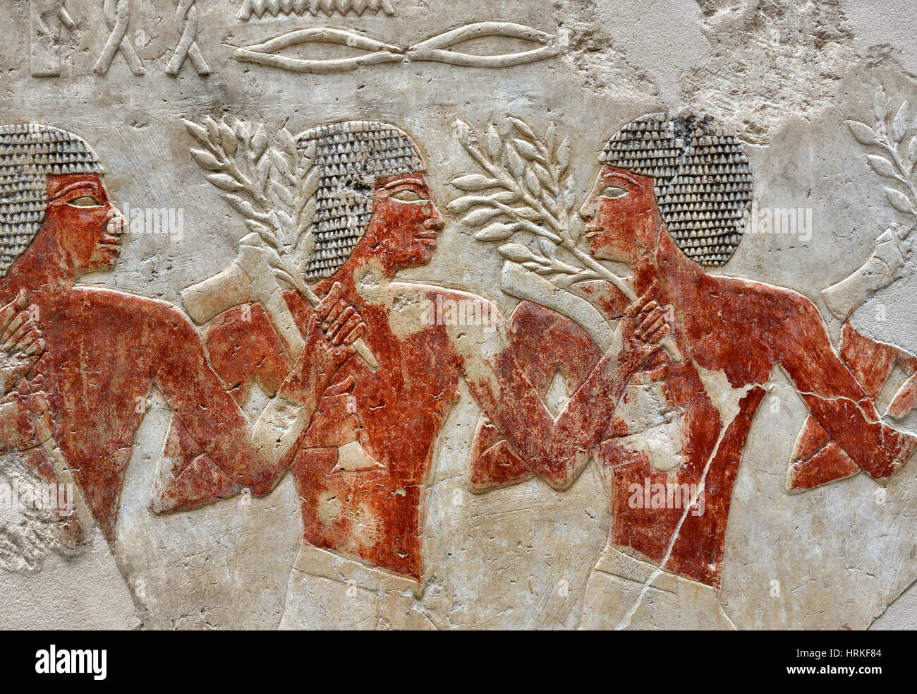 Relieve con la representación de soldados armados de la Reina Hatshepsut () Reino Nuevo, XVIII Dinastía Egipto (país) de Deir el-Bahari (Egipto / Egipto / Thebes-West superior) templo de Hatshepsut (Templo) pintados de 31,5 x 42,5 x 6,5 cm. Foto de stock