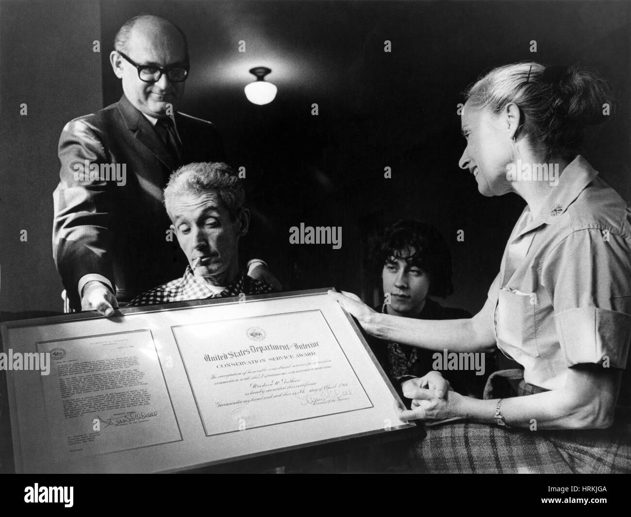 Woody Y Arlo Guthrie Cantantes Folk Americano Fotografia De Stock Alamy