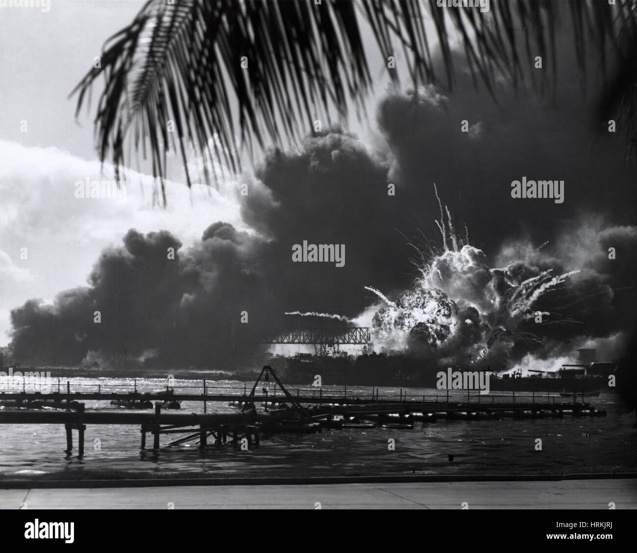 USS Shaw, Pearl Harbor, el 7 de diciembre de 1941 Foto de stock