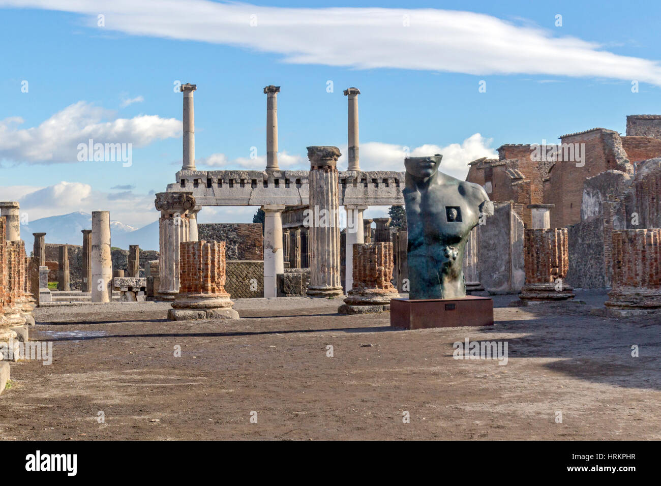 Vistas antiguas ruinas en la ciudad de Pompeya, Italia. Foto de stock