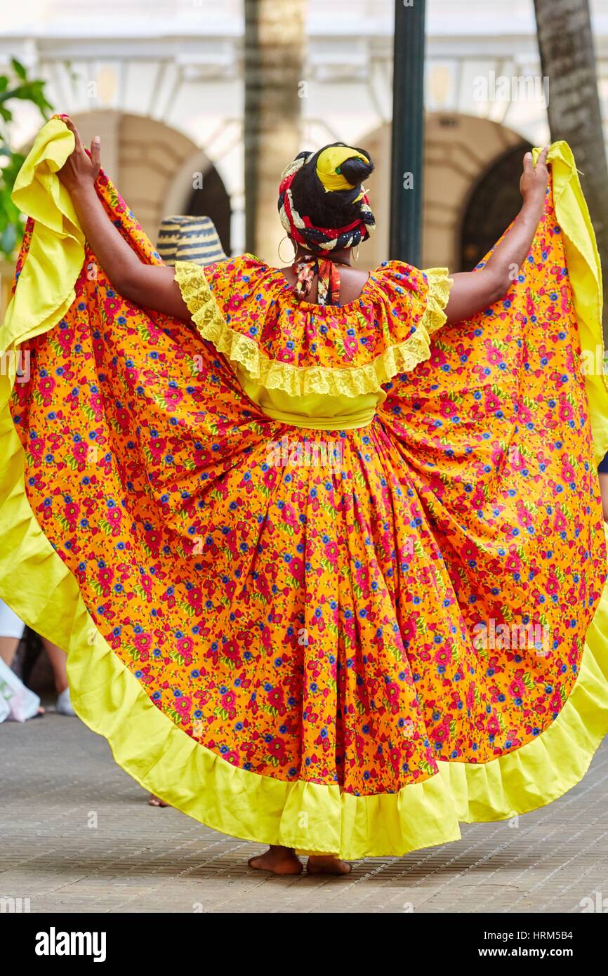 Bailes típicos, la Plaza de Bolívar, Cartagena de Indias, Bolívar