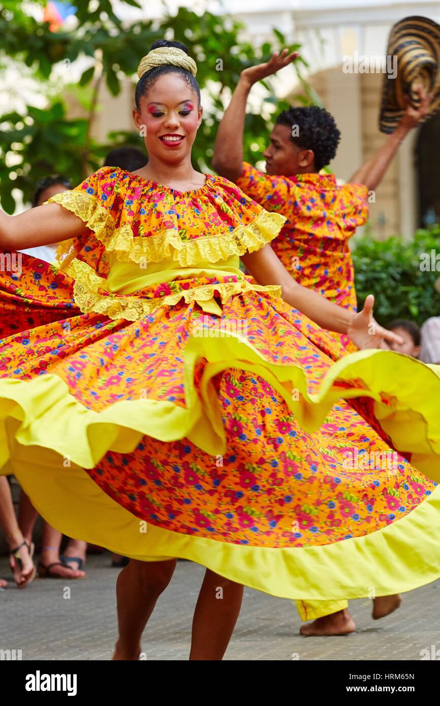 Bailes típicos, la Plaza de Bolívar, Cartagena de Indias, Bolívar