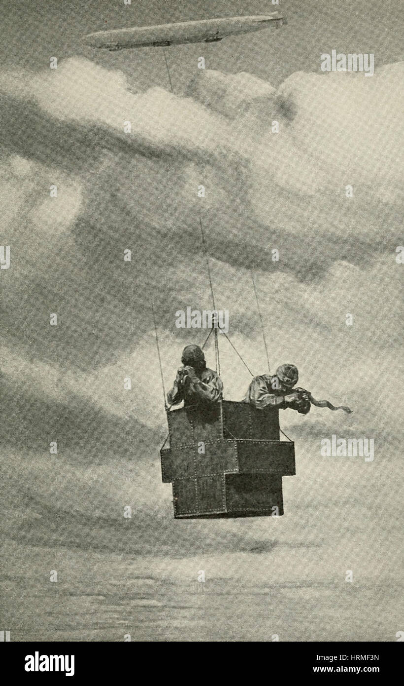 Zeppelin dispositivo para tirar bombas - Un carro blindado está suspendido del dirigible Zeppelin Foto de stock
