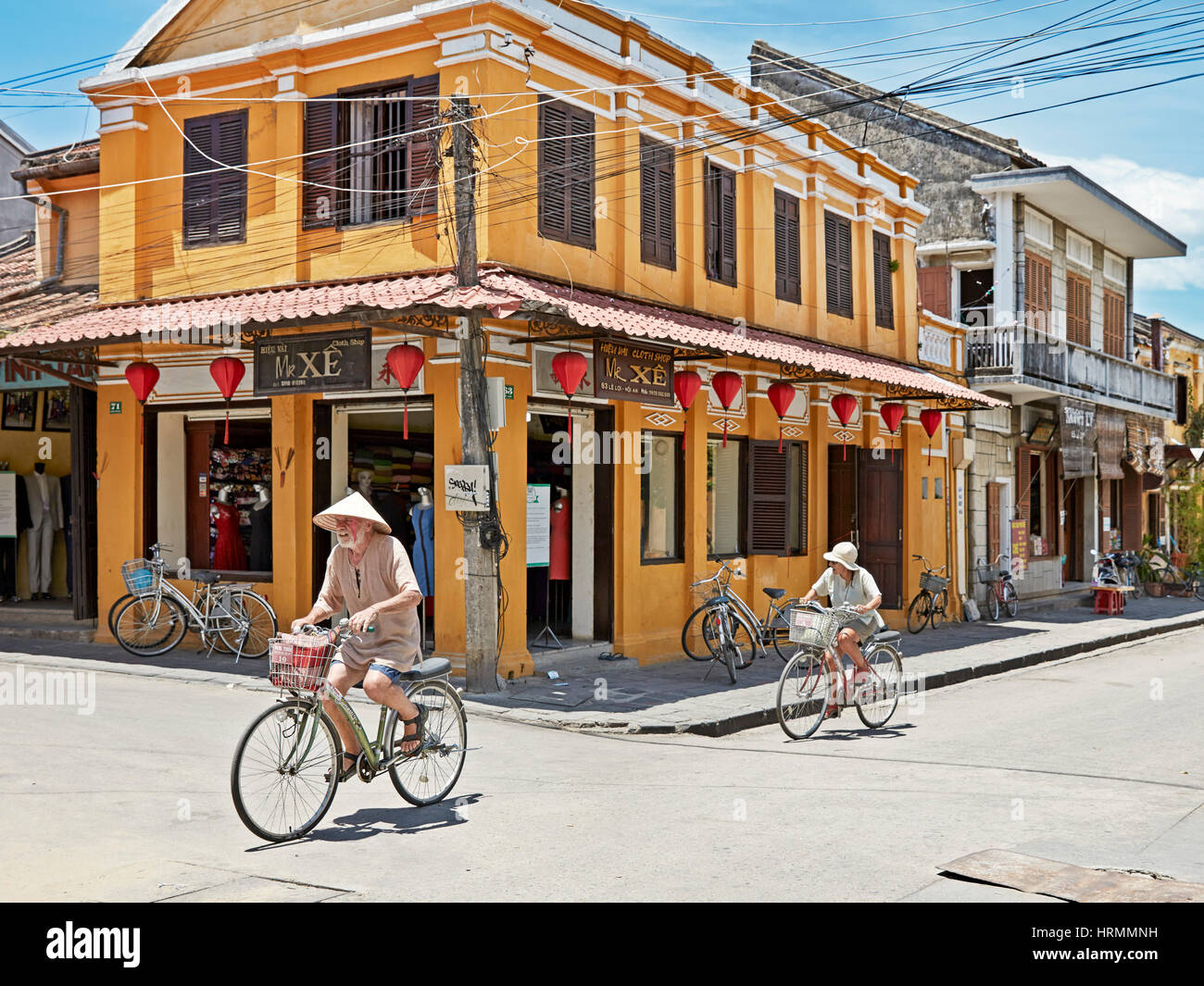 Escena callejera en la antigua ciudad de Hoi An. La provincia de Quang Nam, Vietnam. Foto de stock